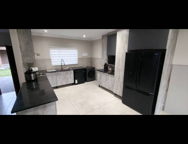 3 BEDROOM APARTMENT FOR SALE IN WATERKLOOF EAST